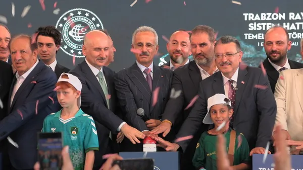 bakan-uraloglu-acikladi-trabzon-rayli-sistem-hatti-icin-tarihi-gun-temeli-atildi-1788269360863.jpg
