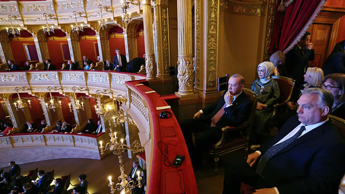 Başkan Erdoğan, Macaristan Başbakanı Orban ile kültürel programa katıldı Başkan Erdoğan, Macaristan Başbakanı Orban ile kültürel programa katıldı