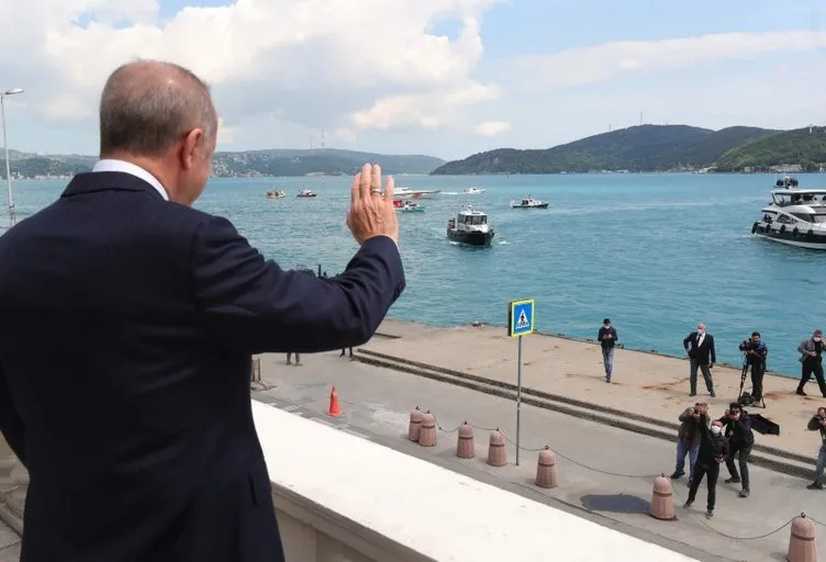 İstanbul’un Fethi’nin 567. yıl dönümünde muhteşem görüntüler! Başkan Erdoğan’ı selamladılar