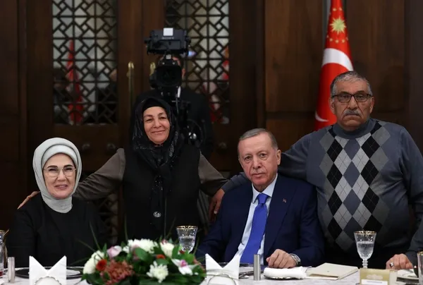 SON DAKİKA: Başkan Erdoğan ilk iftarını şehit aileleri ile yaptı!