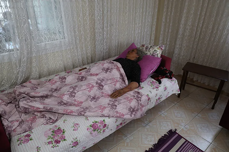 O ilimizde kan donduran olay: Yemek yiyip çay içtiği kadını çekiçle gasp etti!