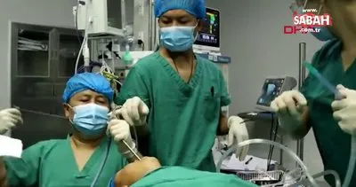 Çin’de 5 yaşındaki çocuğun boğazından canlı solucan çıkarıldı | Video