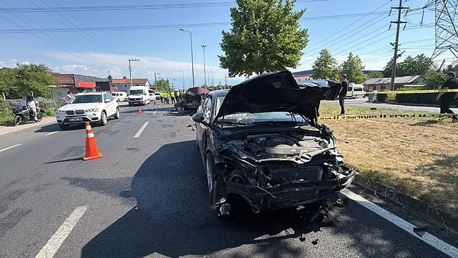 duzcede-trafik-kazasi-1-kisi-hayatini-kaybetti-ak-partili-vekil-ercan-ozturk-ve-oglu-yaralandi-1782399809746.jpeg
