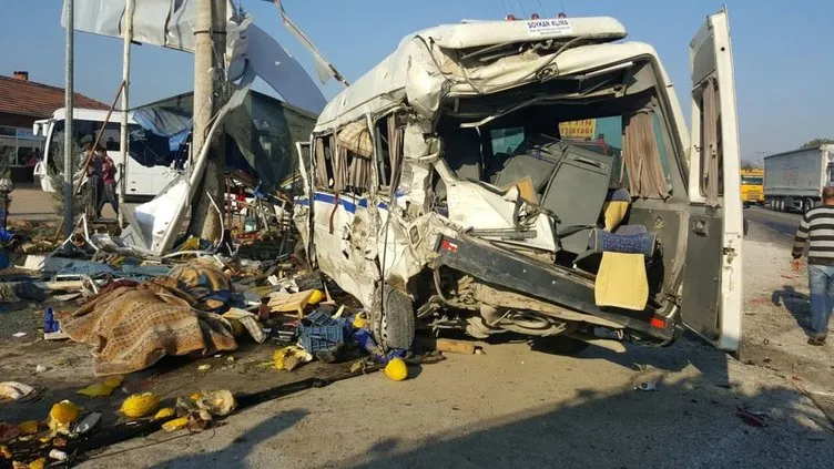 Sakarya’da feci kaza: 2 ölü, 9 yaralı