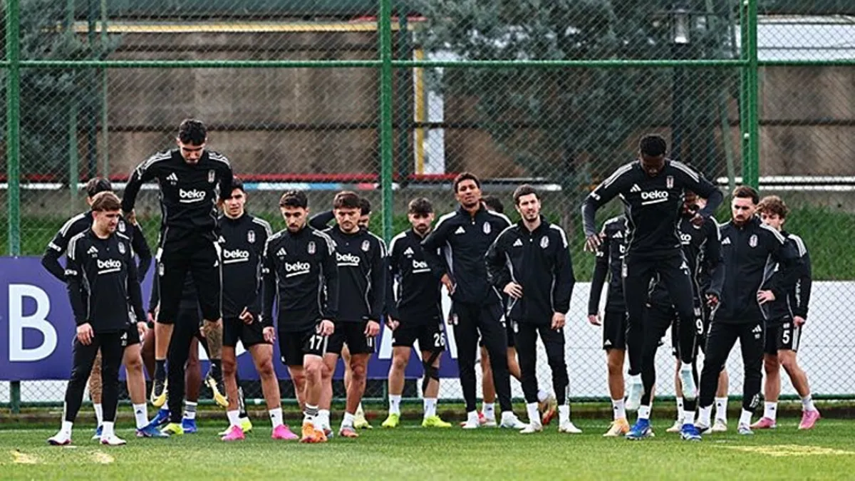 Beşiktaş’ta Yasin Özcan ilk antrenmanına çıktı Beşiktaş’ta Yasin Özcan ilk antrenmanına çıktı