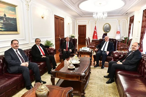 bakan-bozdag-yargitay-heyeti-ile-gorustu-1651853995664.jpeg
