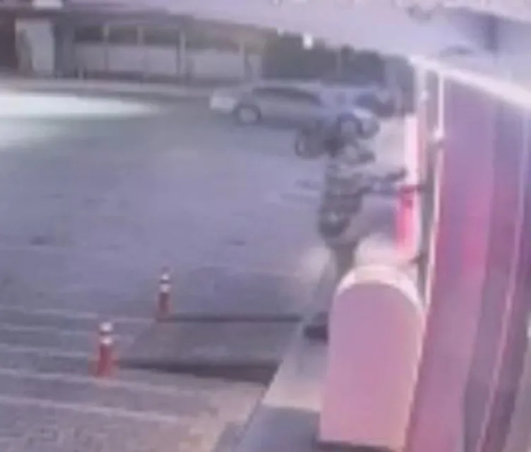 Marketi soydu, yetmedi bıçakla saldırdı: Polisler işte böyle durdurdu!