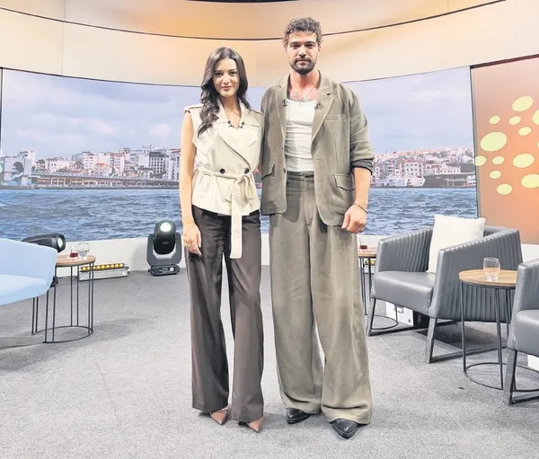 kenan-abinin-karsisinda-hala-heyecanlaniyorum-1781366871948.jpeg