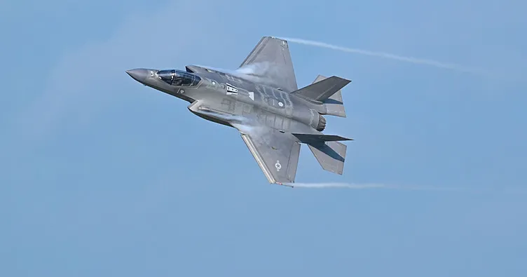 Japonya’da savaş uçağı okyanusa çakıldı