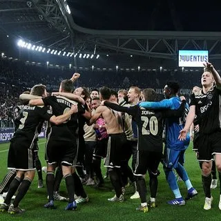 Total Futbol'a güncelleme geldi: Total Futbol 2.0 Ajax!