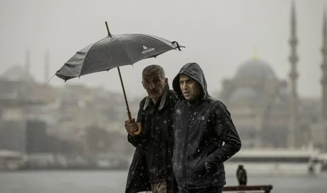 son-dakika-hava-durumu-uyarisi-meteoroloji-43-uyardi-orta-akdeniz-uzerinden-yagisli-sistem-geliyor-istanbul-ic-1768975891544.jpg