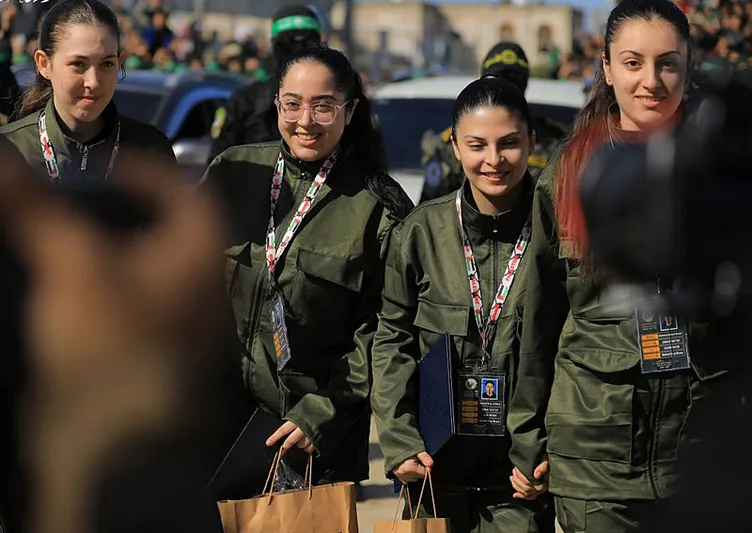 Gergin bekleyiş sürüyor: Ateşkesin yeni aşaması için hazırlıklar tamamlandı! Hamas ve İsrail’den peş peşe açıklamalar