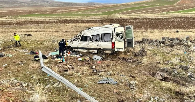 Kayseri’de minibüs şarampole uçtu; 2 ölü 10 yaralı