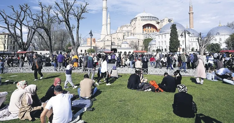 Meydanlar doldu taştı dönüş yoluna dikkat