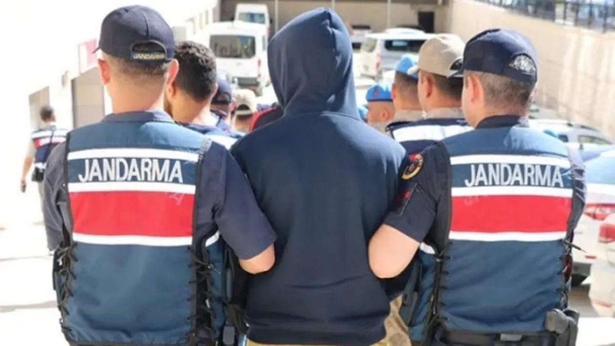 18 ilde dolandırıcılık ve yasa dışı bahis operasyonu! 118 şüpheliden 67’si tutuklandı 18 ilde dolandırıcılık ve yasa dışı bahis operasyonu! 118 şüpheliden 67’si tutuklandı