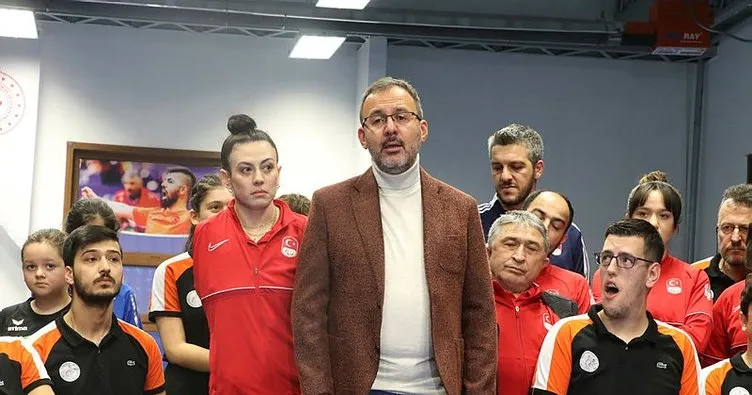 Gençlik ve Spor Bakanı Mehmet Muharrem Kasapoğlu, para masa tenisi sporcuları ile bir araya geldi