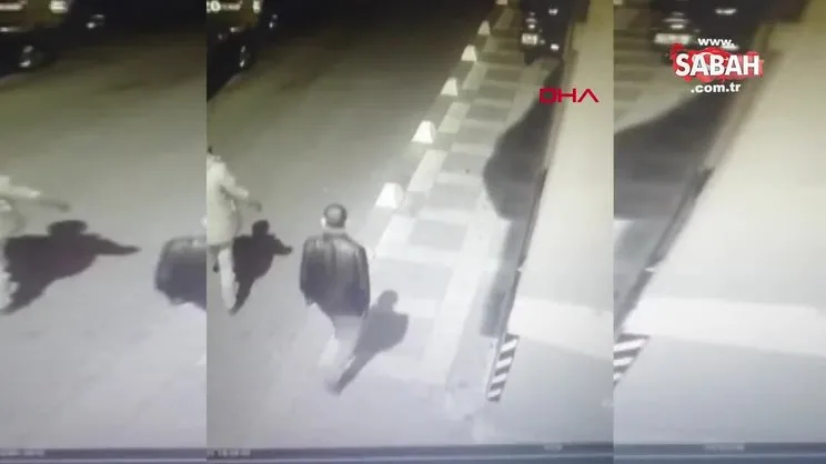 İstanbul Kadıköy'de motosiklette unutulan cep telefonunun çalındığı anlar kamerada