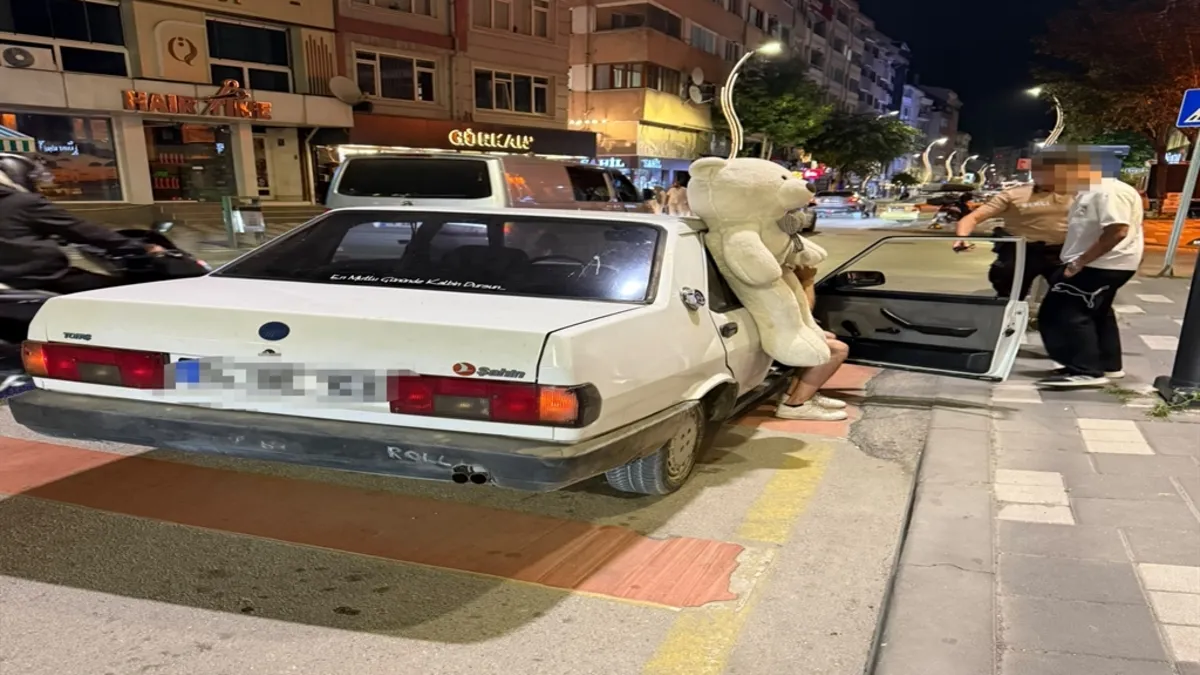 Bolu’da pelüş ayı ile turlayan ehliyetsiz sürücüye 41 bin TL ceza kesildi! Bolu’da pelüş ayı ile turlayan ehliyetsiz sürücüye 41 bin TL ceza kesildi!