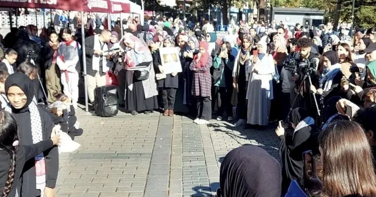 Sessiz oturma eyleminin 15. gününde! Eylem boyunca 4 kişi Müslüman oldu