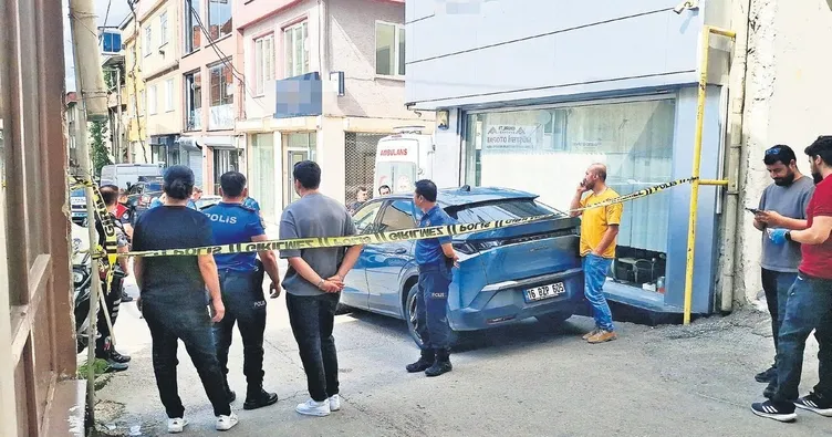 Kadın ortağını öldürüp canına kıydı