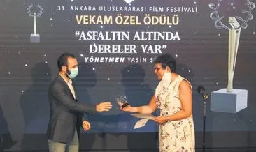 Film festivalinde ödüller sahiplerine verildi