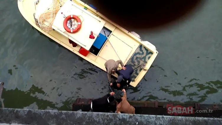 Unkapanı Köprüsü’nden atlayan kişinin kurtarılması kamerada