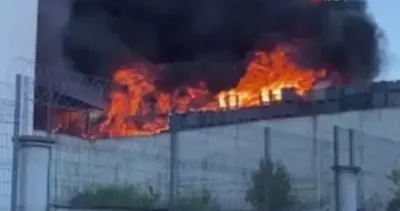 Fabrikanın lojistik fabrikasında yangın paniği! Paletler alev alev yandı #istanbul