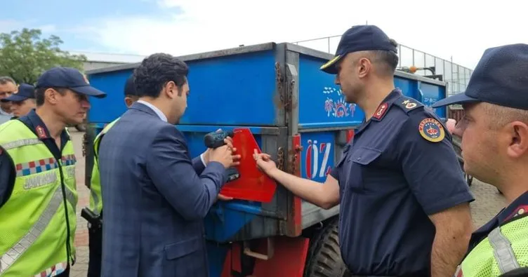Gölbaşı’nda traktör sürücülerine ücretsiz reflektör dağıtımı yapıldı