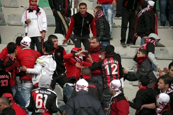 Gaziantepspor-Gençlerbirliği maçında olay
