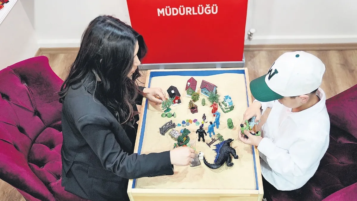 Devlet korumasındaki çocuklara kum terapisi