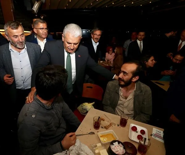 Binali Yıldırım, Çengelköy'de vatandaşlarla buluştu