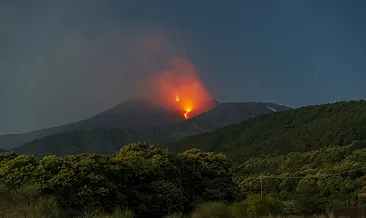 İtalya’da korkutan volkanik hareketlilik: Etna Yanardağı lav püskürttü