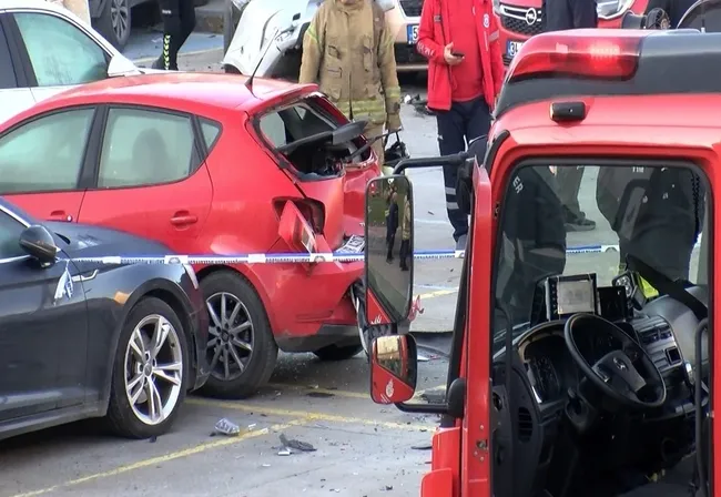 son-dakika-bahcelievlerde-feci-kaza-9-araca-carpan-cip-5-metreden-bosluga-dustu-surucu-yaralandi-1763020170218.jpg son dakika bahcelievlerde feci kaza 9 araca carpan cip 5 metreden bosluga dustu surucu yaralandi 1763020170218