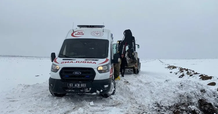 Jandarma ekipleri karda mahsur kalan hastaların yardımına koşuyor