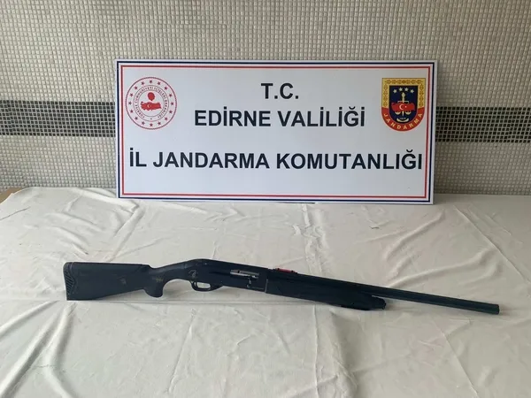 uyusturucu-kacakciligi-sucundan-3-kisi-gozaltina-alindi-1683289124942.jpg