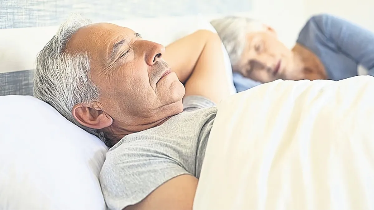 Sırt ağrısı yaşlı erkeklerde uykusuzluk habercisi