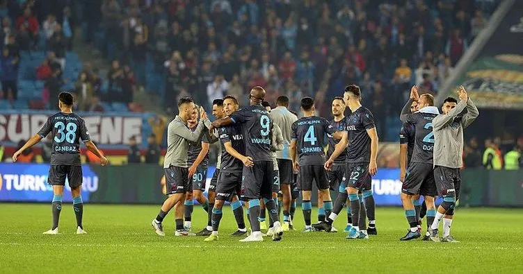 10 kişi kalan Trabzonspor'dan kritik galibiyet
