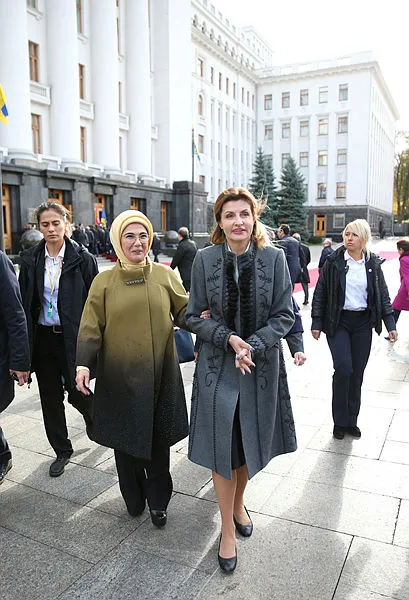 ukraynanin-first-ladysi-emine-hanimdan-yardim-istedim-1650772072942.jpg