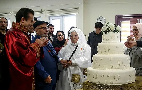 62 yıl sonra gelinlik ve damatlığa kavuştular