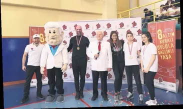 İki oyuncuya 8 sağlık kuralını anlattı