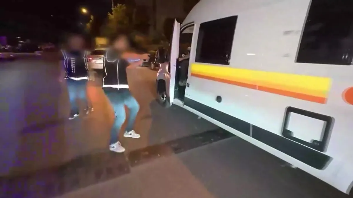 İstanbul Emniyeti narkotik suçlara göz açtırmıyor! Bir ayda 1.5 ton, 9 ayda 11.8 ton zehir ele geçirildi | Video