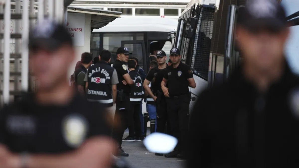 SON DAKİKA | Silivri Belediyesine yönelik usulsüzlük soruşturmasında belediye Başkanı Bora Balcıoğlu dahil10 şüpheli tutuklandı SON DAKİKA | Silivri Belediyesine yönelik usulsüzlük soruşturmasında belediye Başkanı Bora Balcıoğlu dahil10 şüpheli tutuklandı