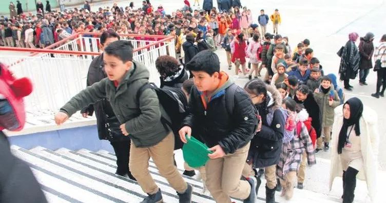 217 bin 246 öğrencinin nakli yapıldı