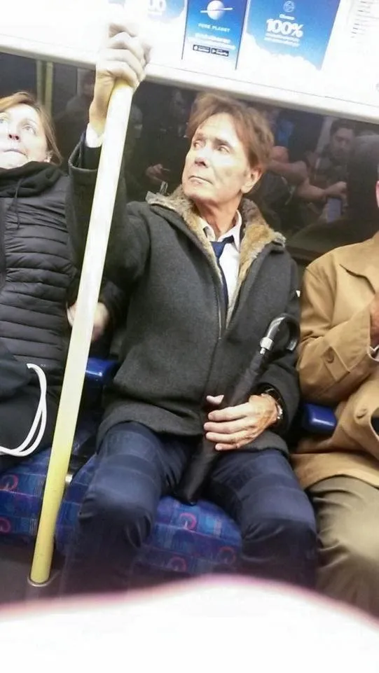 Emlak kralı ünlü şarkıcıyı metroda kimse tanımadı