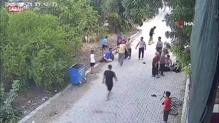 Kanlı miras kavgasında yeni görüntüler! Baba, oğullarını sopayla dövüp böyle ateş etti | Video