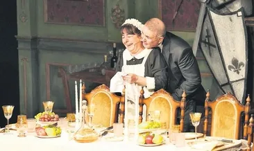 Ünlüler tiyatroda buluştu