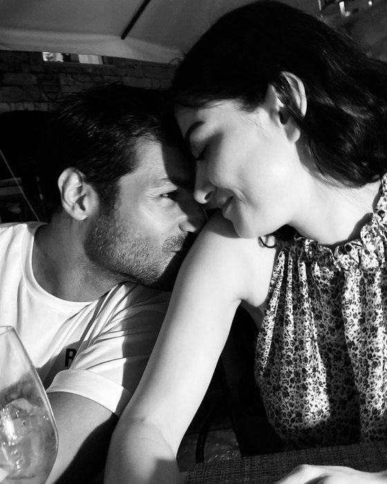 Bizi gerçek aşka onlar inandırdı! Serkan Çayoğlu ve Özge Gürel’in ilişkisi bakın nasıl başlamış... Ayrı kalamıyorduk...