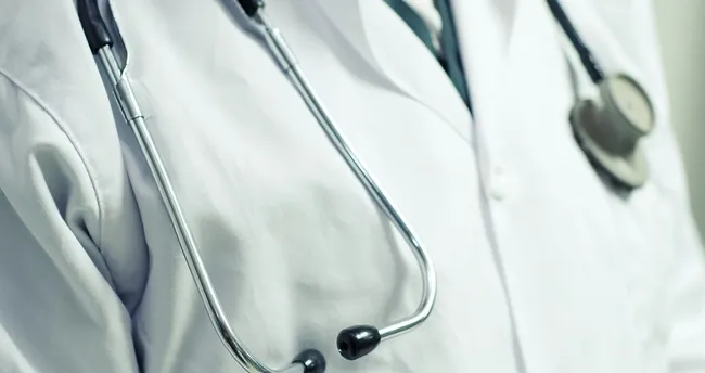 Kayıt dışı çalışan doktorlar mercek altında! Bakan Şimşek’ten açıklama geldi