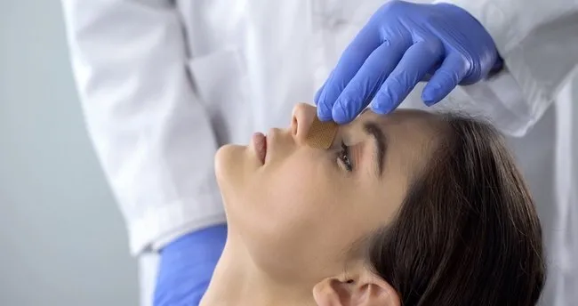 Burun Deliği Şekillendirici Kaç Saat Kullanılır? Burun Ameliyatı Sonrası Nostril Retainer Ne Zaman Takılır?