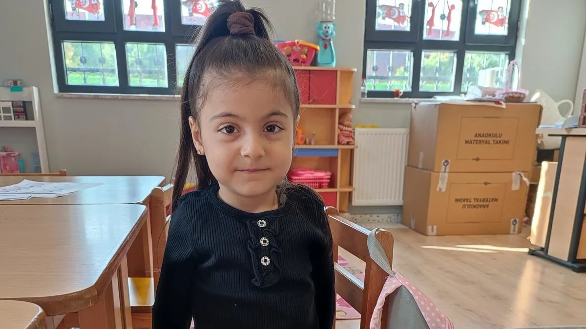 Camdan hayatların sessiz çığlığı: 6 Yaşındaki Nilüfer cam kemik hastalığıyla mücadele ediyor Camdan hayatların sessiz çığlığı: 6 Yaşındaki Nilüfer cam kemik hastalığıyla mücadele ediyor